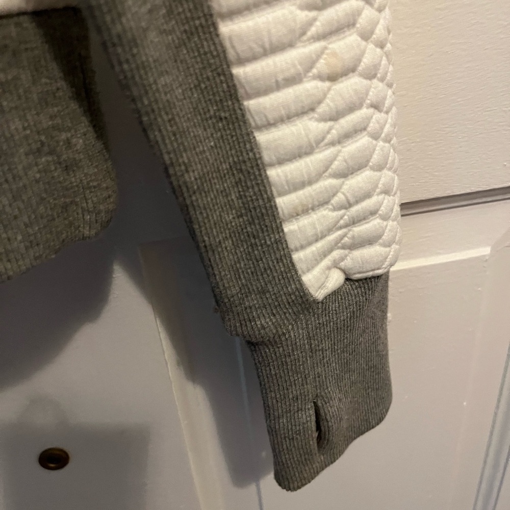 NWOT Blanc Noir Textured White and Gray Sweater - Picture 2 of 7